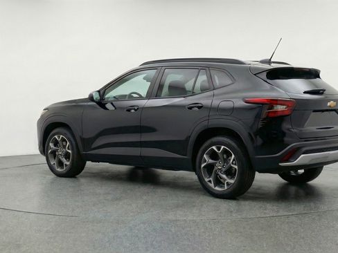 Used 2025 Chevrolet Trax LT image 6