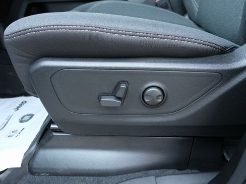 New 2026 RAM 1500 4x4 Crew Cab image 24