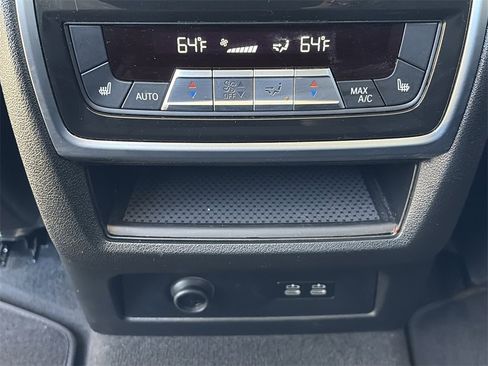 Used 2024 BMW X7 xDrive40i w/ Premium Package image 22