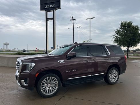 Used 2023 GMC Yukon SLT image 1