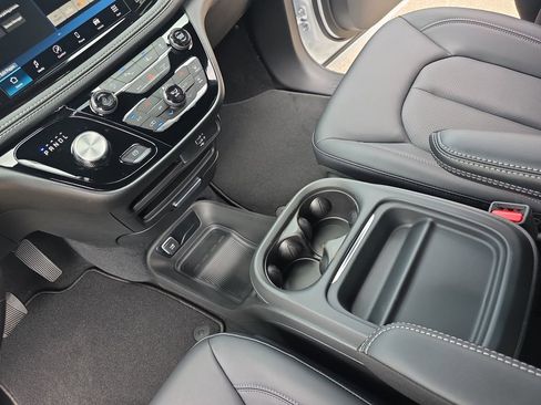 New 2027 Chrysler Pacifica Select AWD/4WD image 28
