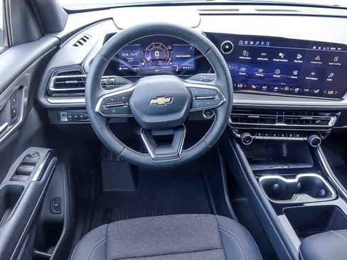New 2026 Chevrolet Traverse LT w/ LPO, Floor Liner Package AWD/4WD image 19
