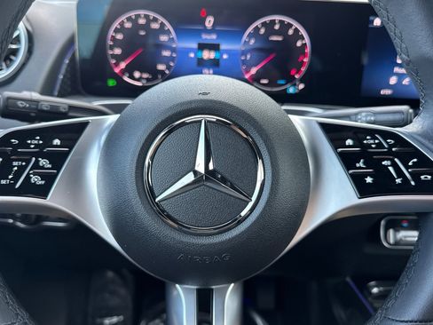 Certified 2025 Mercedes-Benz GLB 250 image 23