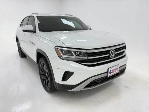 Used 2022 Volkswagen Atlas Cross Sport SE AWD/4WD image 2