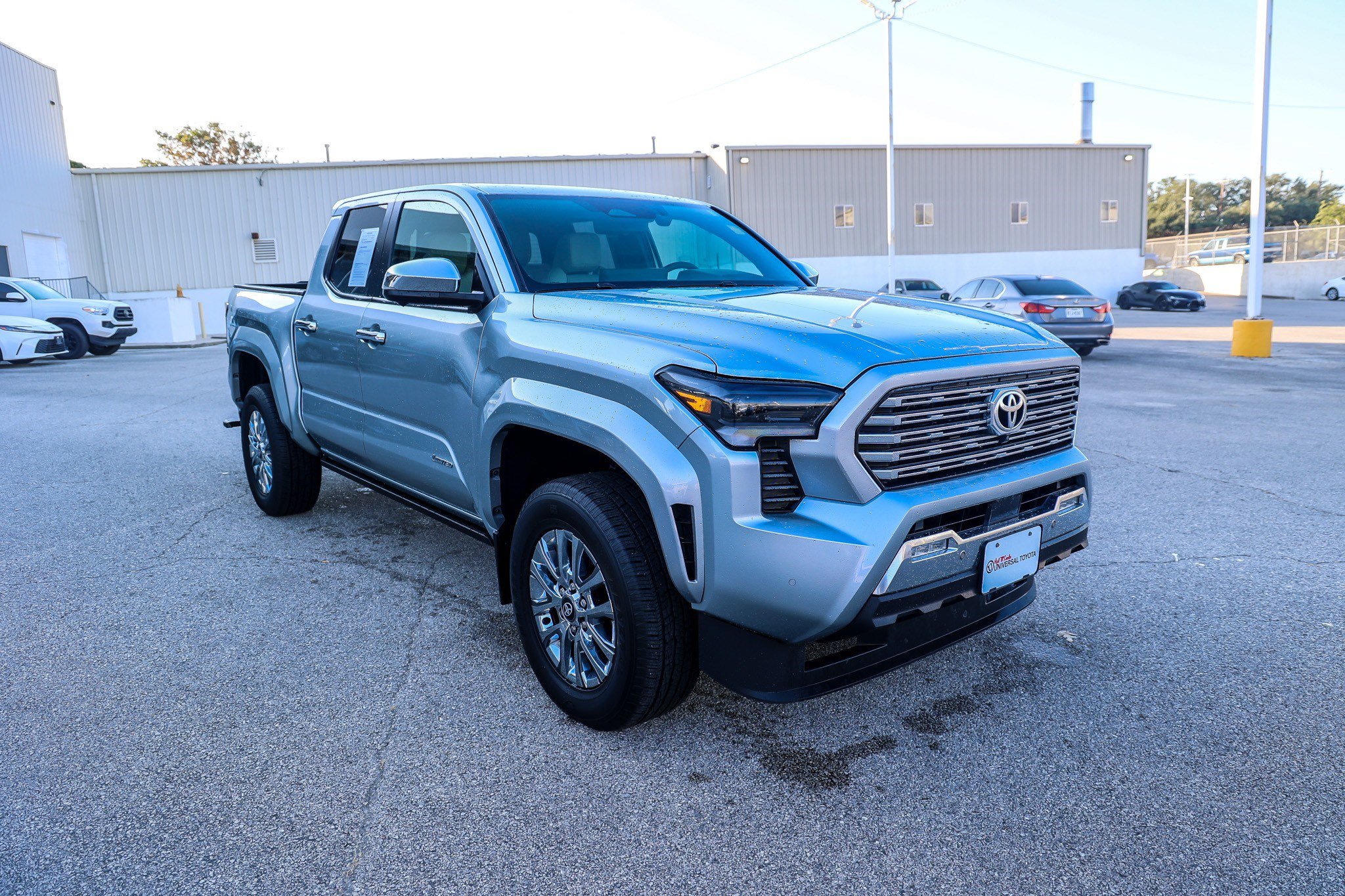 Used 2024 Toyota Tacoma Limited w/ Limited Package (LT) AWD/4WD image 5
