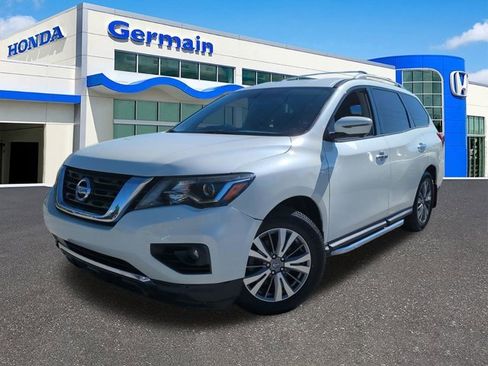Used 2020 Nissan Pathfinder SL image 1