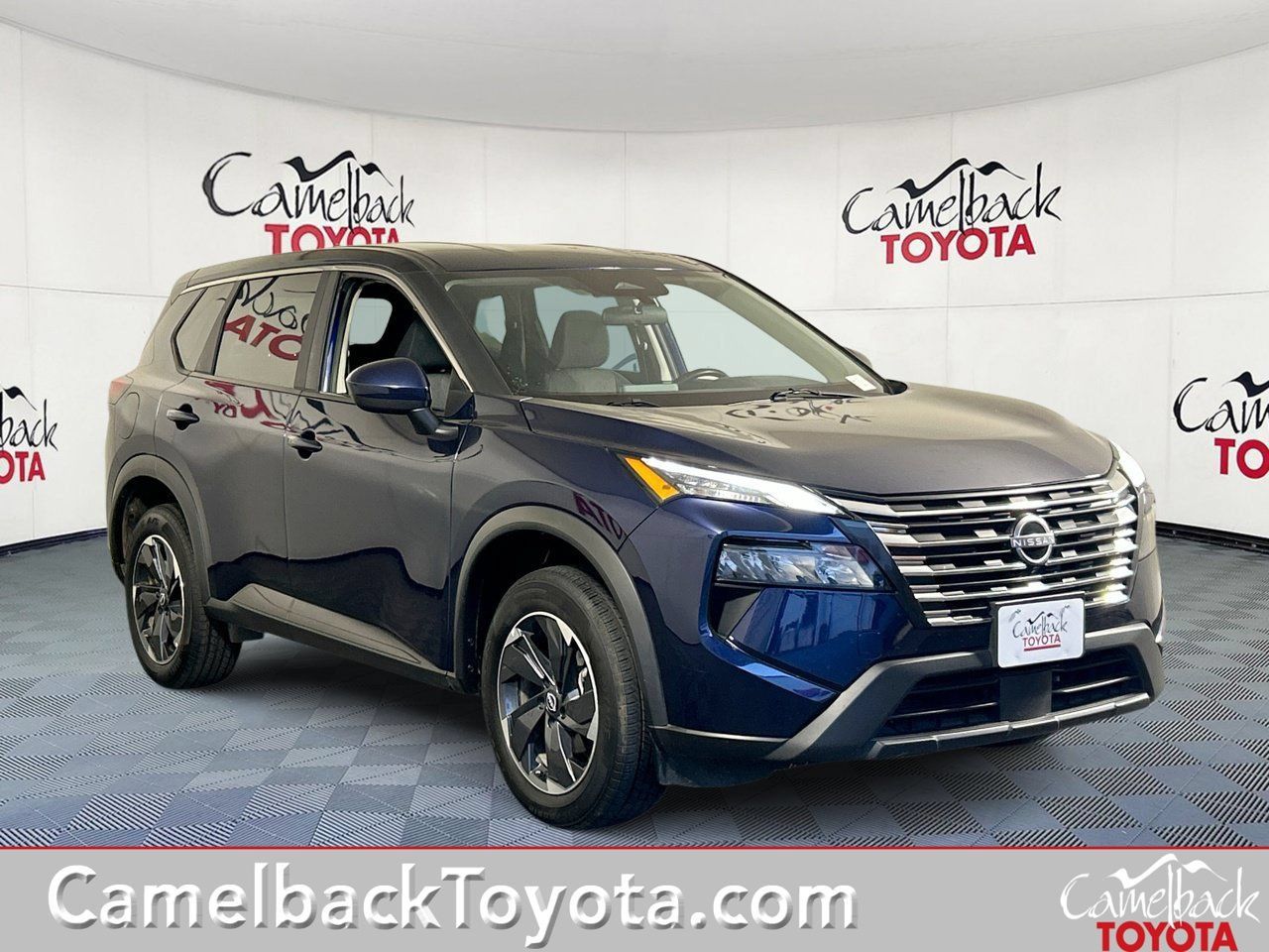 Used 2025 Nissan Rogue SV AWD/4WD image 1