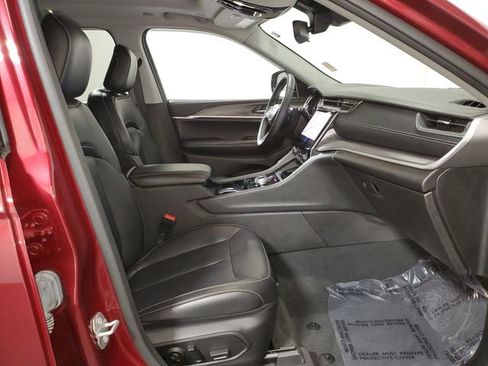 Used 2022 Jeep Grand Cherokee L Limited w/ MOPAR Finishing Package image 10