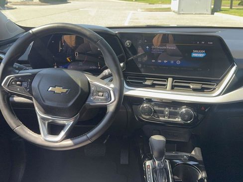 Used 2024 Chevrolet Trax LT w/ Driver Confidence Package image 9