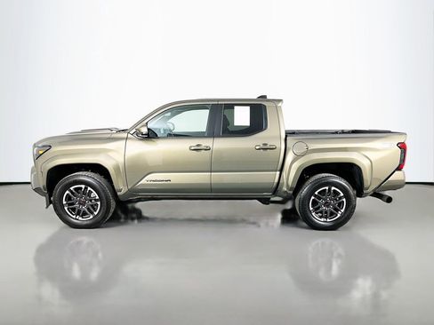 Used 2025 Toyota Tacoma TRD Sport image 5