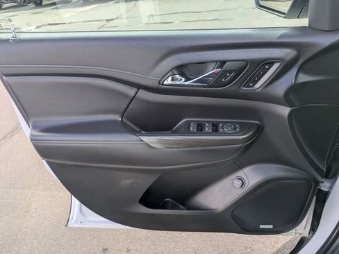 Used 2023 GMC Acadia SLT w/ Elevation Edition image 11