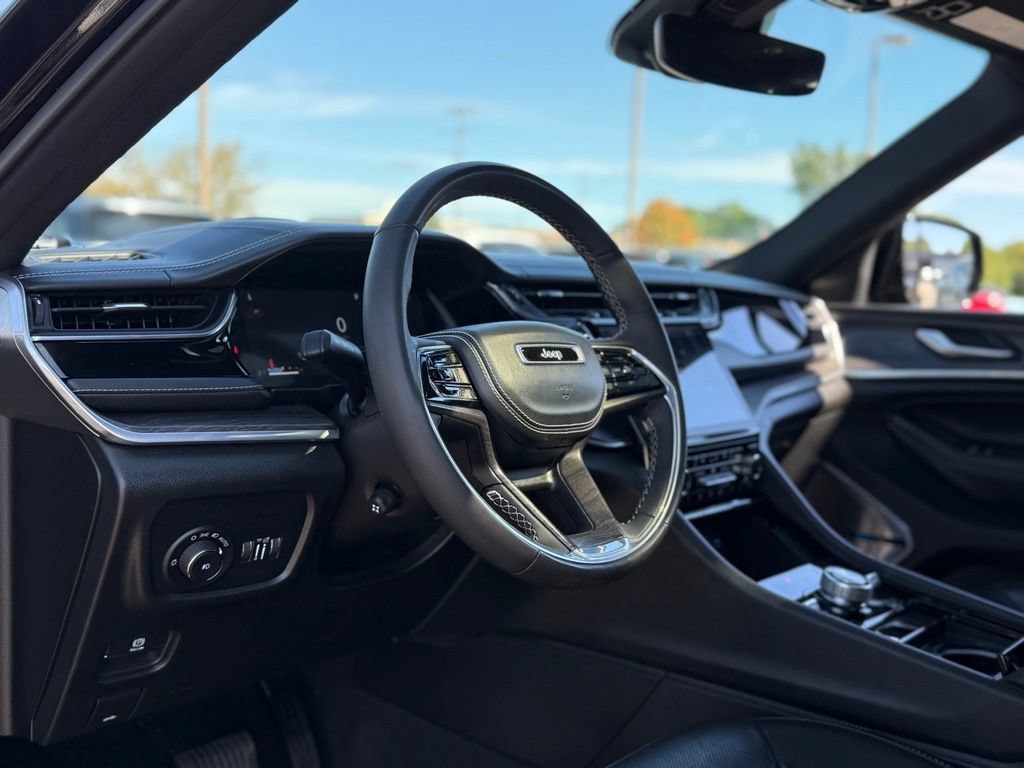 Used 2023 Jeep Grand Cherokee L Overland AWD/4WD image 12