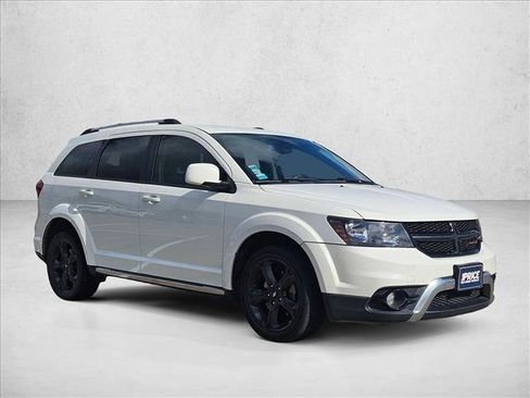 Used 2019 Dodge Journey Crossroad FWD image 3