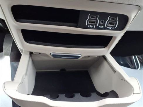Used 2023 Chrysler Pacifica Touring-L FWD image 25