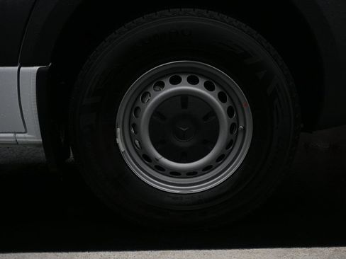 Used 2024 Mercedes-Benz Sprinter 2500 image 31