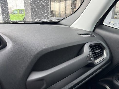 Used 2021 Jeep Renegade Limited image 19