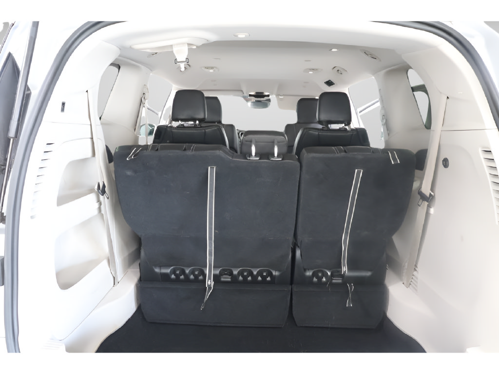 Used 2024 Chrysler Pacifica Touring-L FWD image 24