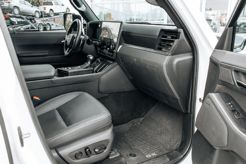 Used 2024 Lexus GX 550 w/ Accessory Package (Z1) AWD/4WD image 36