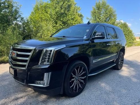Used 2017 Cadillac Escalade Luxury AWD/4WD image 1