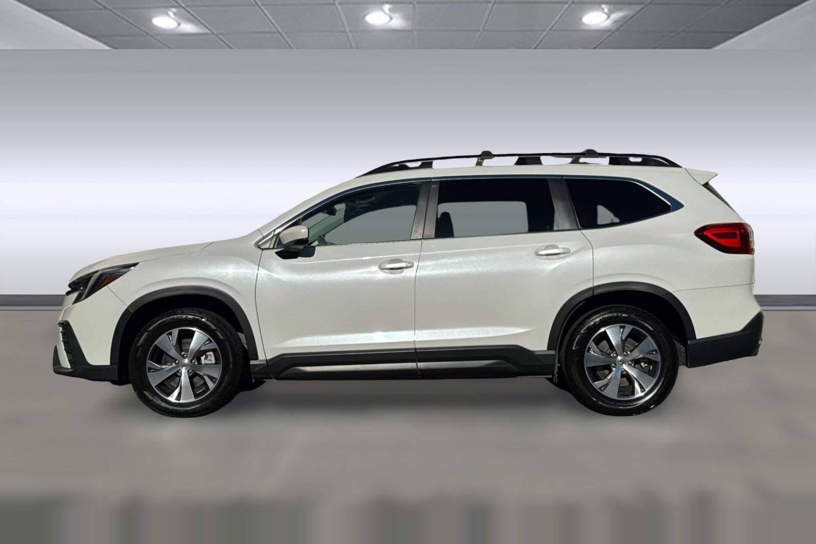 Used 2025 Subaru Ascent Premium AWD/4WD image 2
