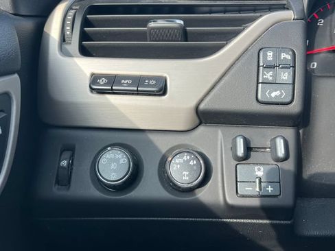Used 2015 GMC Yukon Denali w/ Premium Package AWD/4WD image 32