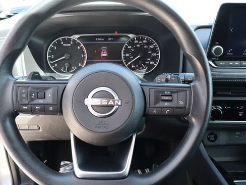 Used 2024 Nissan Rogue S FWD image 29
