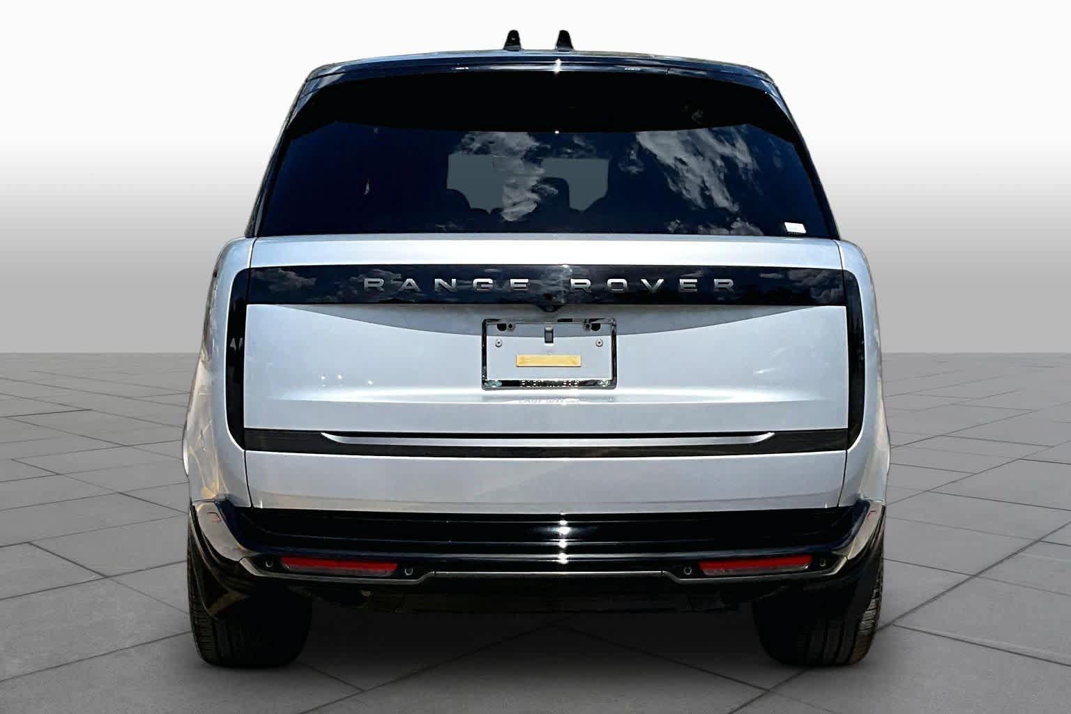 Used 2025 Land Rover Range Rover SE AWD/4WD image 9