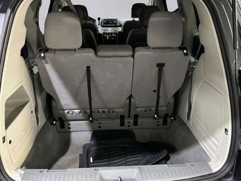 Used 2012 Volkswagen Routan S image 40