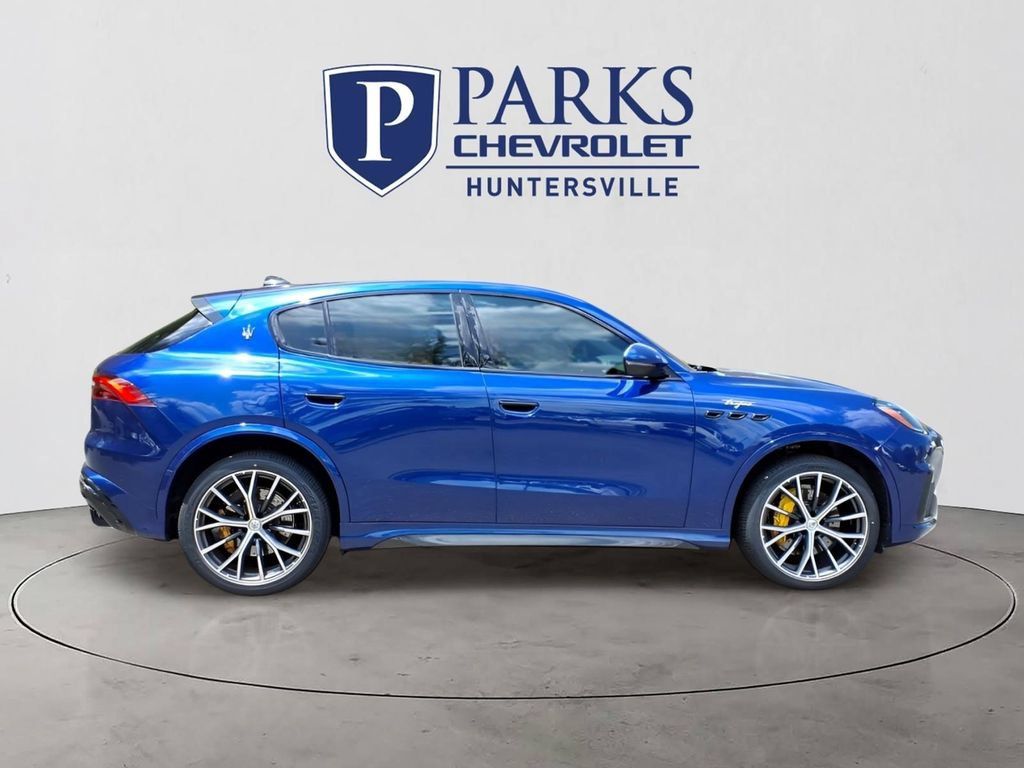 Used 2024 Maserati Grecale Trofeo AWD/4WD image 35