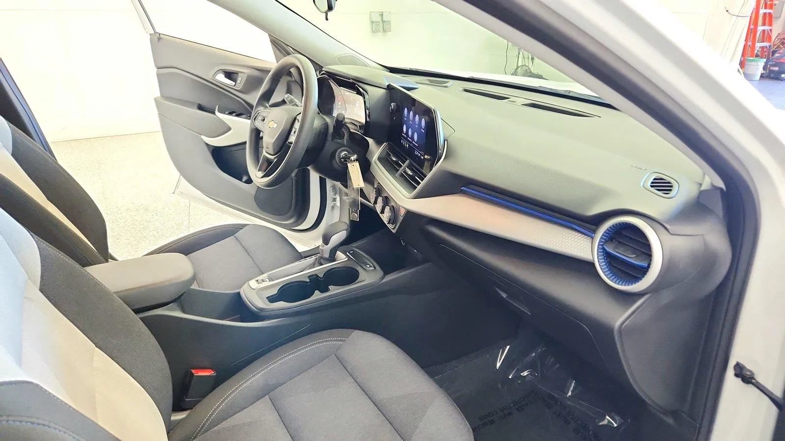 Used 2024 Chevrolet Trax LS w/ LS Convenience Package FWD image 27