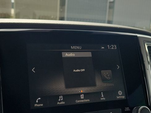 Used 2024 Nissan Titan SV w/ SV Convenience Package image 12