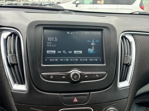 Used 2018 Chevrolet Malibu LT FWD image 19