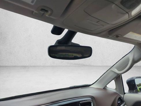 Used 2018 Chrysler Pacifica Touring-L w/ Advanced Safetytec Group FWD image 11
