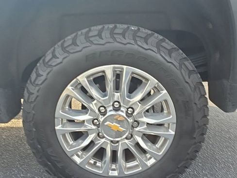 Used 2022 Chevrolet Silverado 2500 High Country w/ Z71 Off-Road Package image 19