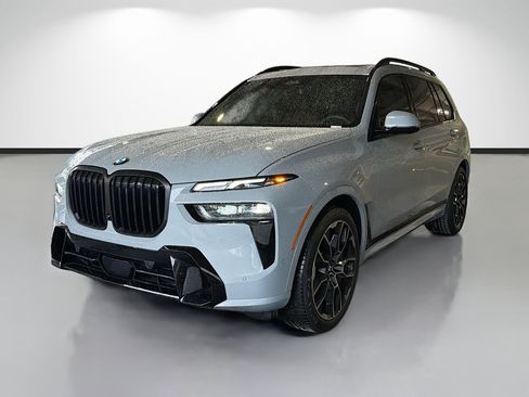 Used 2025 BMW X7 xDrive40i w/ M Sport Package AWD/4WD image 7