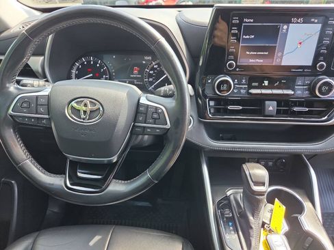 Used 2021 Toyota Highlander XLE AWD/4WD image 38