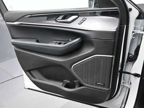 Used 2023 Jeep Grand Cherokee Trailhawk w/ Luxury Tech Group III image 9