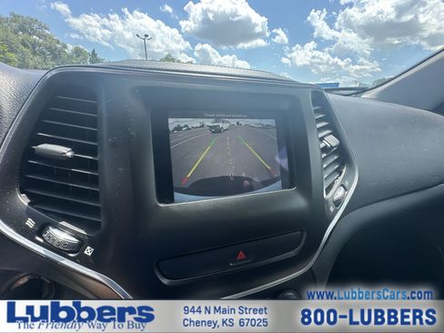 Used 2019 Jeep Cherokee Latitude w/ Popular Appearance Group AWD/4WD image 15