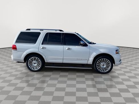 Used 2015 Lincoln Navigator 4WD image 9