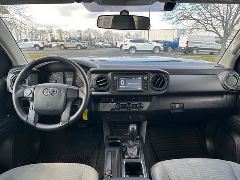 Used 2017 Toyota Tacoma SR image 5