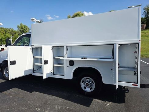 New 2025 GMC Savana 3500 w/ Power Convenience Package RWD image 20
