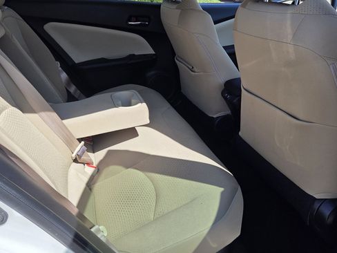 Used 2019 Toyota Prius LE image 10