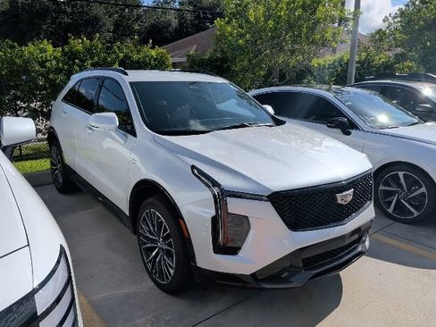 Used 2024 Cadillac XT4 Sport w/ Active Safety Package FWD image 2