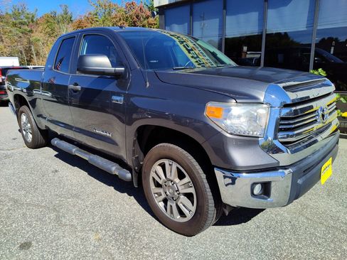 Used 2017 Toyota Tundra SR5 image 2