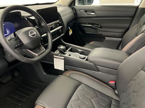 New 2026 Nissan Pathfinder Platinum AWD/4WD image 15