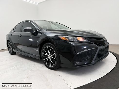 Used 2021 Toyota Camry SE FWD image 8