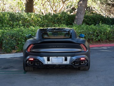 Used 2025 Aston Martin Vanquish RWD image 6