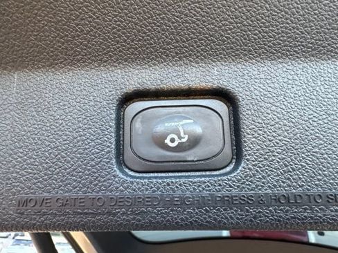 Used 2017 Ford Explorer Limited w/ Equipment Group 301A FWD image 8