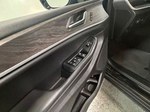 Certified 2023 Jeep Grand Cherokee Limited w/ Black Appearance Package AWD/4WD image 21