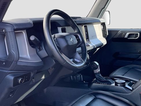 Used 2025 Ford Bronco Outer Banks image 9